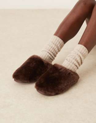 ASOS DESIGN - Zori - Hochwertige Schaffell-Mules in Schokoladenbraun-Brown