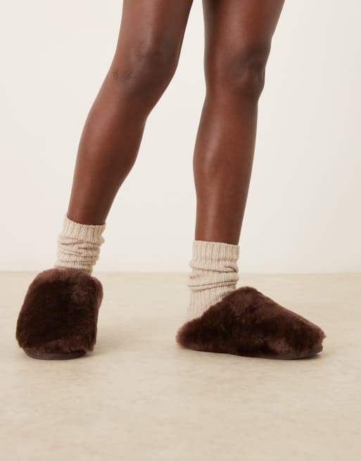 ASOS DESIGN – Zori – Hochwertige Schaffell-Mules in Schokoladenbraun, 4 von 4