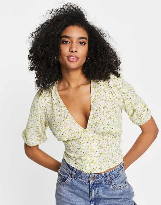 ASOS DESIGN – Żółta bluzka w drobne kwiatki zapinana na guziki z przodu z bufkami i wiązaniem z tyłu