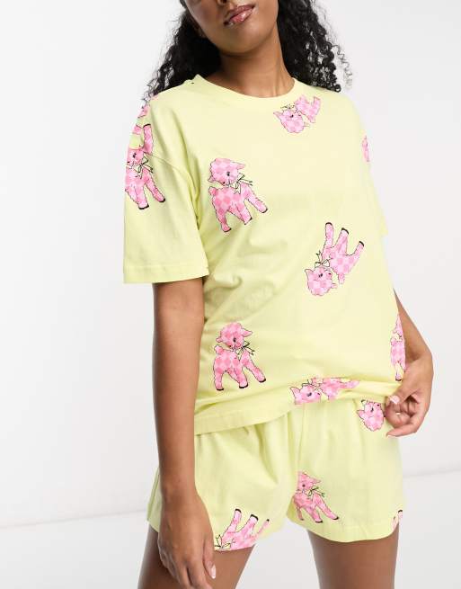 ASOS DESIGN – Żółta piżama z T-shirtem oversize i szortami we wzór w owieczki