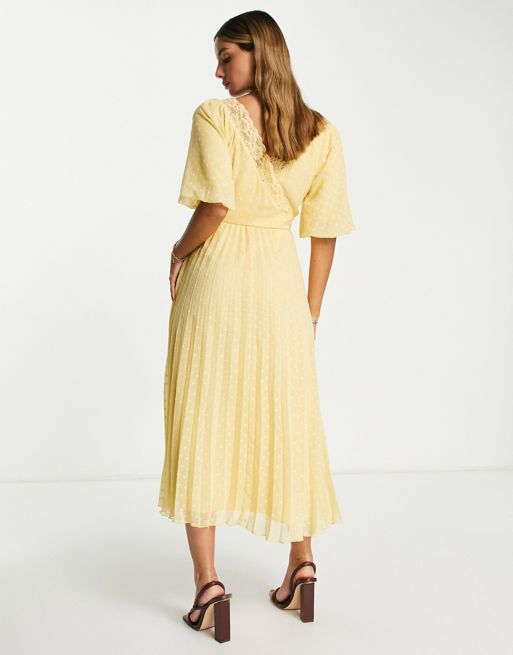 ASOS DESIGN – Żółta plisowana sukienka midi z koronkową wstawką i  wycięciami z materiału dobby | ASOS