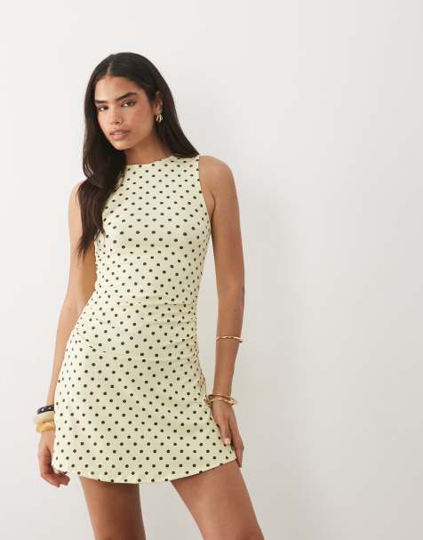 ASOS DESIGN – Żółta sukienka mini bez rękawów z baskinką we wzór w groszki - view 1