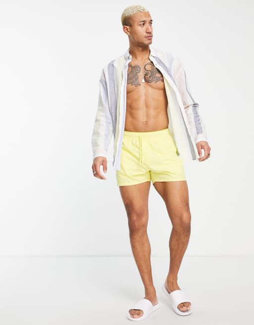 ASOS DESIGN – Żółte szorty kąpielowe o skróconej długości, 3 z 4
