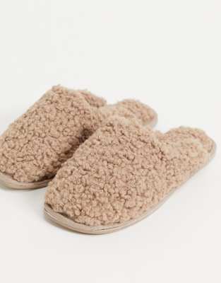 closed toe slippers