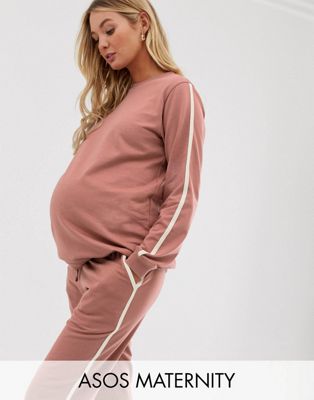 ASOS DESIGN - Zwangerschapskleding - Trainingspak met sweater en onder de buik vallende joggingbroek met striksluiting en contrasterende bies-Roze