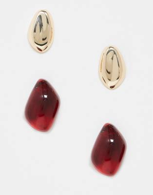 ASOS DESIGN - Zweier-Pack Ohrstecker in Goldoptik und Burgunderrot mit geschmolzenem Design-Bunt