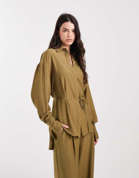 ASOS DESIGN – Zweifach gebundene Hemdbluse in Olivgrün mit gewickelter Vorderseite, Kombiteil - view 1