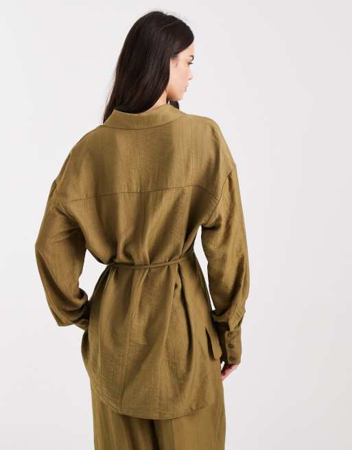 ASOS DESIGN – Zweifach gebundene Hemdbluse in Olivgrün mit gewickelter Vorderseite, Kombiteil, 4 von 4