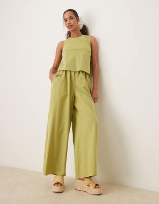 ASOS DESIGN - Zweilagiger Jumpsuit in Khaki mit Rückenausschnitt-Grün