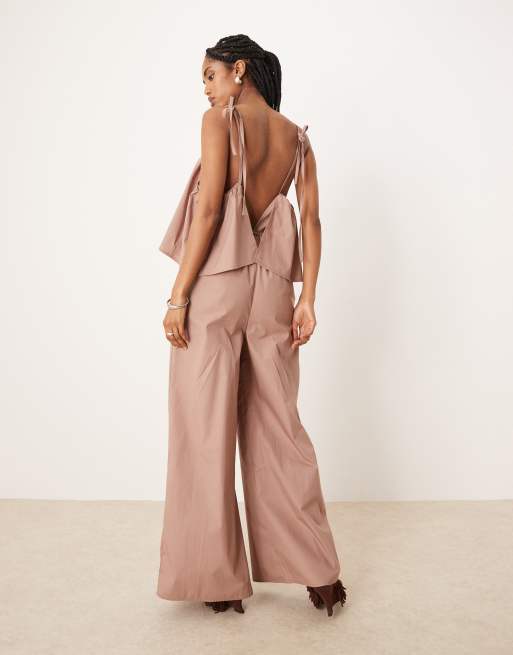 ASOS DESIGN – Zweilagiger Multiway-Jumpsuit in Taupe mit weitem Bein, 3 von 4