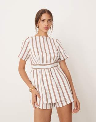 ASOS DESIGN - Zweilagiger Playsuit in gestreiftem Naturton mit gebundener Rückseite-Bunt