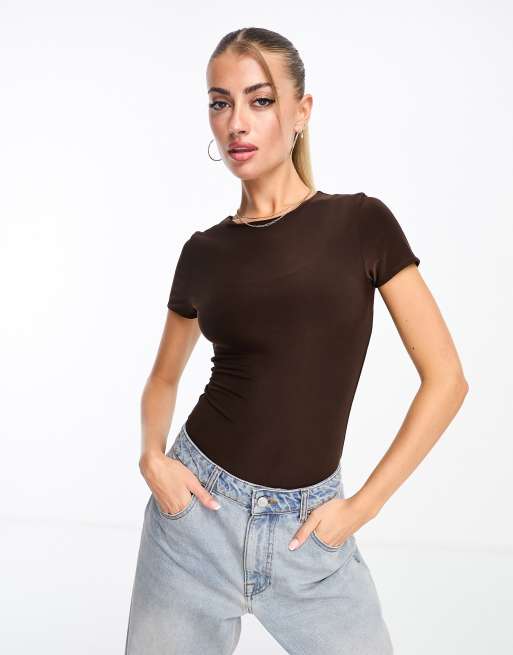 ASOS DESIGN – Zweilagiger T-Shirt-Body in Schokobraun