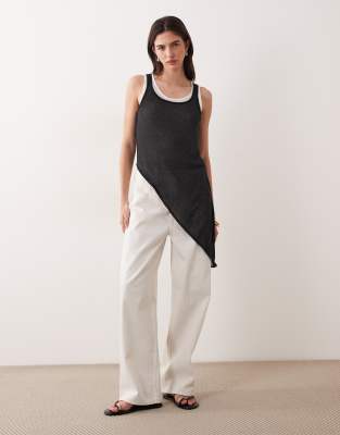 ASOS DESIGN - Zweilagiges, asymmetrisches Longline-Tanktop in schwarzer und ecrufarbener Strickoptik-Bunt