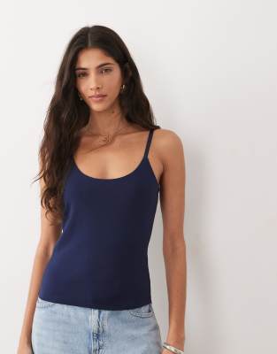 ASOS DESIGN - Zweilagiges Camisole-Oberteil in Navy mit U-Ausschnitt-Marineblau