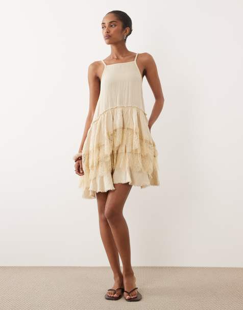 ASOS DESIGN – Zweilagiges, kurzes Sommerkleid in verwaschener Teefärbung mit Rüschen in Used-Optik und Spitzeneinsätzen - view 1