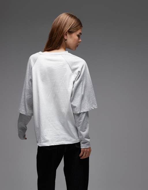 ASOS DESIGN – Zweilagiges, langärmliges Skater-Oberteil in Weiß und meliertem Grau, 2 von 4