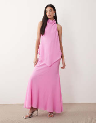 ASOS DESIGN - Zweilagiges Maxikleid aus Chiffon in Bonbon-Rosa mit hohem Ausschnitt
