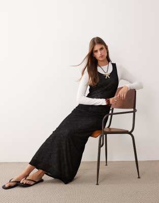ASOS DESIGN - Zweilagiges Midikleid in Elfenbein und Schwarz-Weiß