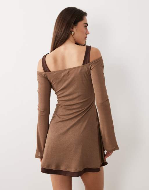 ASOS DESIGN – Zweilagiges Minikleid in Schokobraun mit farblich abgestimmtem Flügelärmeln, 3 von 4