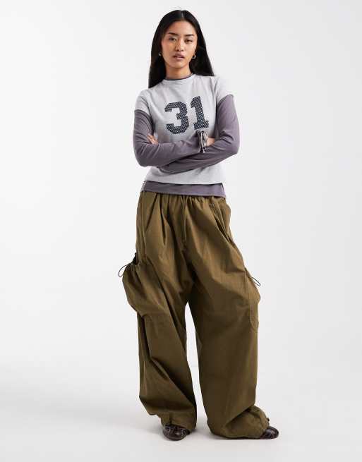 ASOS DESIGN – Zweilagiges Oberteil in Grau meliert mit 31-Grafik mit Polka Dots, 3 von 4