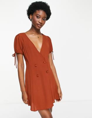 ASOS DESIGN - Zweireihiges Mini-Freizeitkleid in Rostrot-Braun