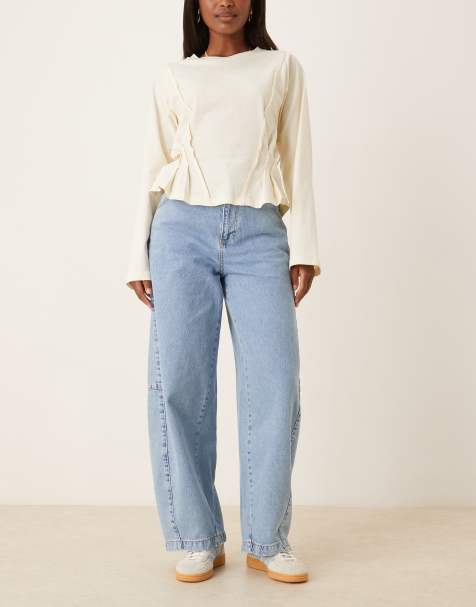ASOS DESIGN – Zwężane na klamrę w talii jeansy z poszerzanymi nogawkami - view 1