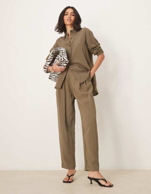 ASOS DESIGN – Zwężane spodnie w kolorze khaki z zapięciem, część zestawu
