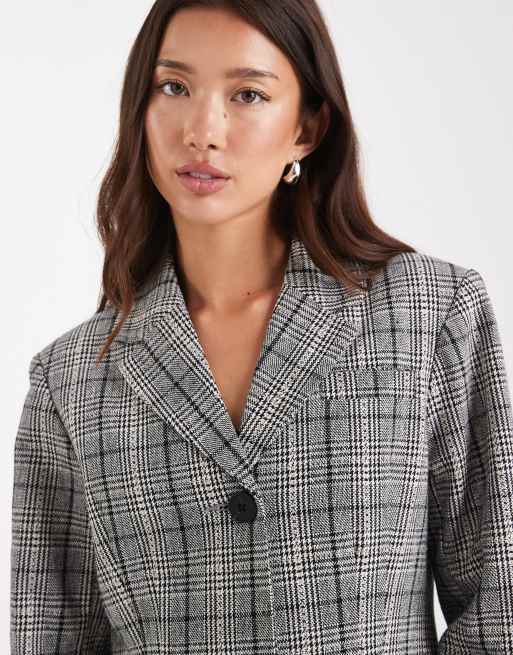 ASOS DESIGN – Zwężany w talii płaszcz w czarno-białą kratę, 2 z 4