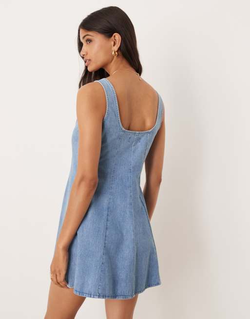 ASOS DESIGN - Zwierige minirok van denim met knoopsluiting in lichtblauw met wassing, 4 van 4