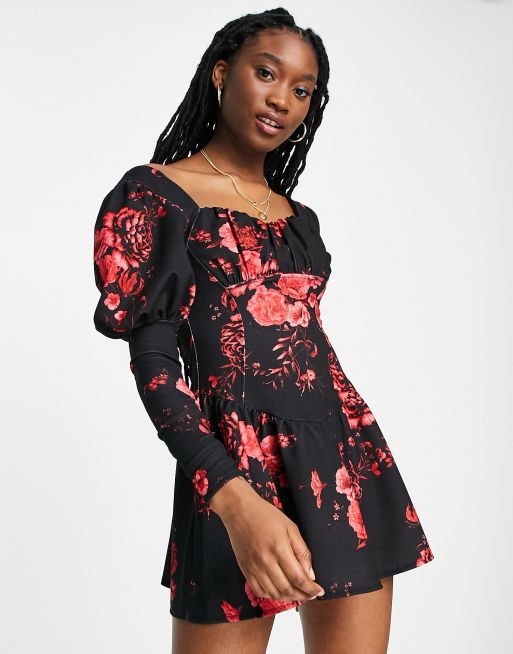 ASOS DESIGN – Zwiewna sukienka mini z marszczeniem na biuście i długimi rękawami w czerwony kwiatowy wzór