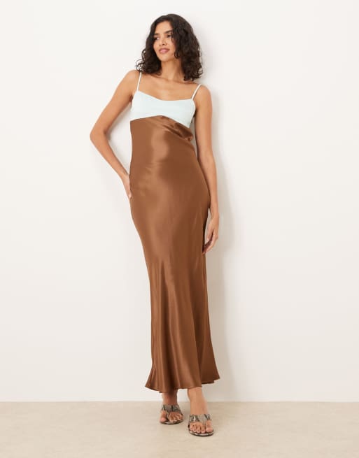 ASOS DESING - Robe caraco longue en satin avec coutures apparentes sur le buste - Bleu et chocolat