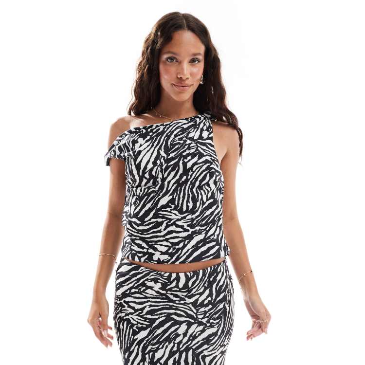 208370438-1-zebra?$n_750w$&wid