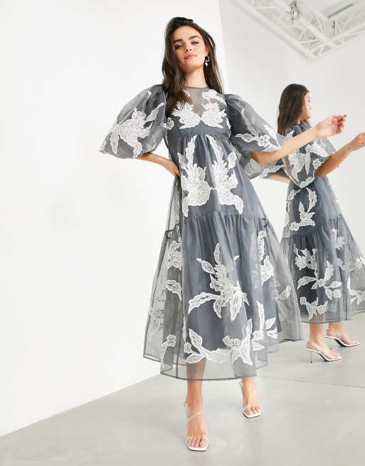 ASOS Edition - Aangerimpelde jurk met verspreide appliqué borduursels in leigrijs