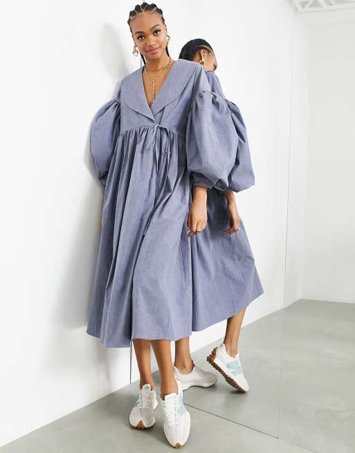 ASOS EDITION - Aangerimpelde midi jurk met overslag en kraag in blauwe wassing, 2 van 4