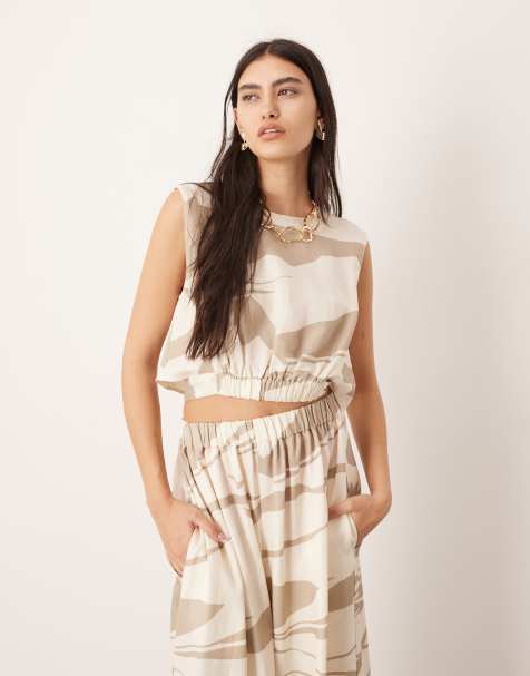 ASOS EDITION – Abstrakt mönstrad, ärmlös crop top med fålldetalj, del av set - view 1