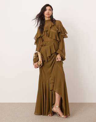 ASOS EDITION - Asymmetrisches Chiffon-Maxikleid in dunklem Olivgrün mit Rüschen