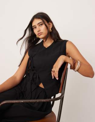 ASOS EDITION - Asymmetrisches Oberteil in Schwarz mit gebundener Vorderseite, Kombiteil-Bunt