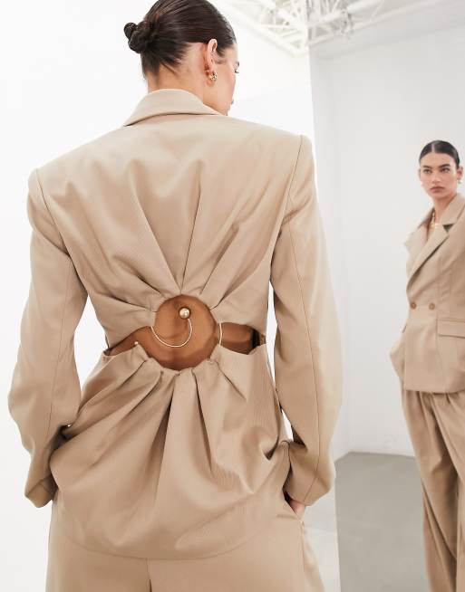 ASOS EDITION - Beige blazer med læg og spiraldetalje på ryggen