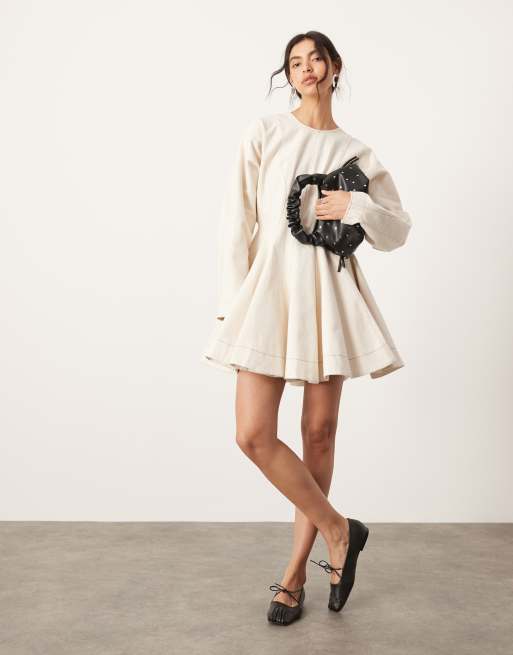 ASOS EDITION - Beige og langærmet minikjole med sømdetaljer i twill