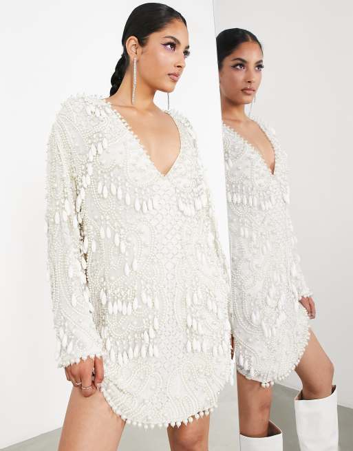 ASOS EDITION – Benvit shiftklänning med djup urringning och pärlutsmyckningar, 4 av 4