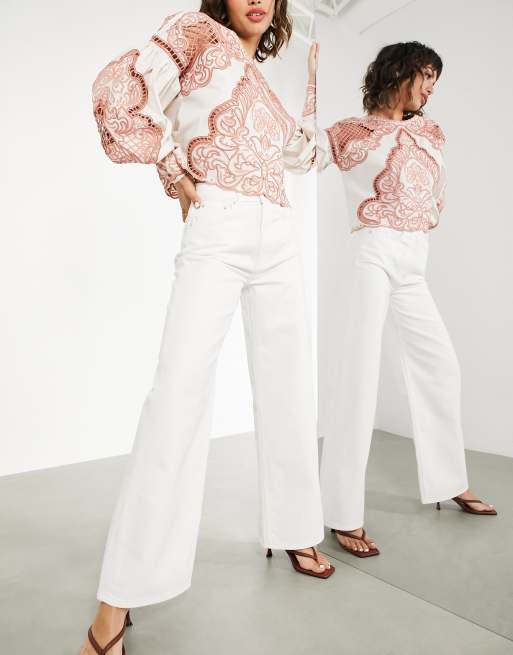 ASOS EDITION – Benvita jeans av bomullsmix med vida ben - WHITE