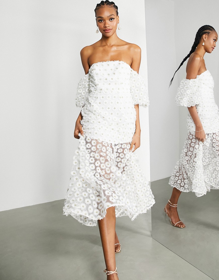 ASOS EDITION – Biała sukienka z odkrytymi ramionami i haftowanymi stokrotkami-Biały