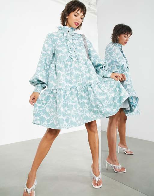 ASOS EDITION – Blå blommig smockklänning i jacquard med veckad ståkrage, 2 av 4