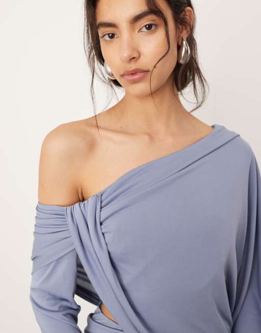 ASOS EDITION – Blå, draperad maxiklänning med bar axel och midjedetalj, 2 av 4