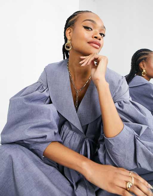 ASOS EDITION – Blå smockad midiklänning i omlottdesign med krage och tvättad finish, 4 av 4