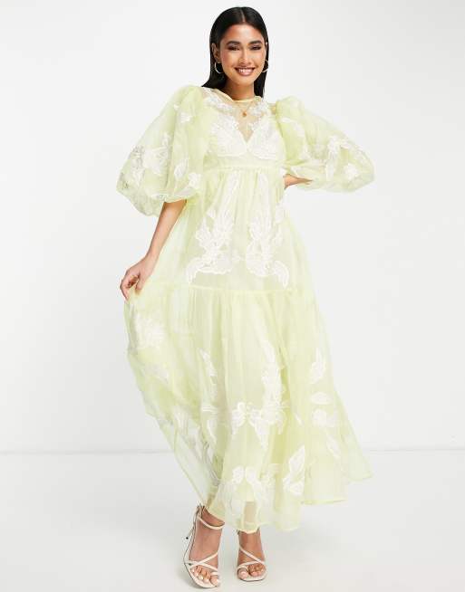 ASOS EDITION – Bladocytrynowa, luźna sukienka z haftowanymi aplikacjami