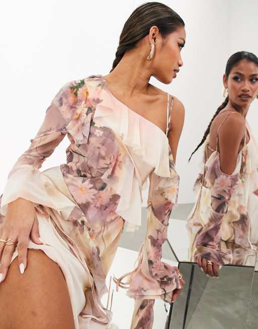 ASOS EDITION – Blekrosa blommig maxiklänning med bara axlar, asymmetrisk design och volanger, 3 av 4