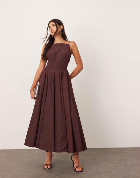 ASOS EDITION - Bordeaux maxikjole med åben ryg, racerhals, sømdetaljer og fyldigt skørt - view 1
