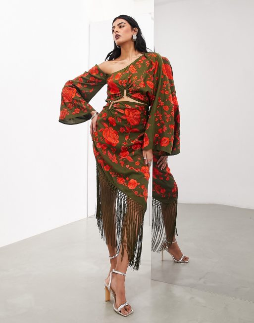 ASOS EDITION - Broderet midikjole med sænkede skuldre, kimonoærmer og frynsekant forneden i olivengrøn