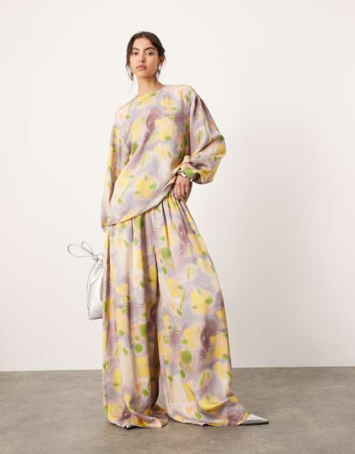 ASOS EDITION - Broek van co-ord set met super wijde pijpen en trekkoord in de taille in vervaagde bloemenprint